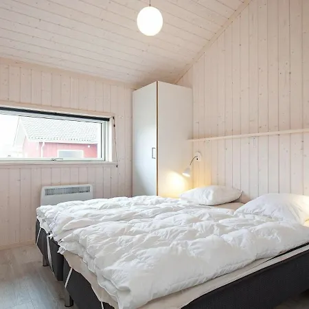 10 Person Holiday In Gro Enbrode